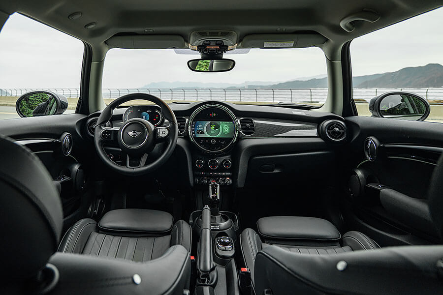 時不我予,2021顯然市場焦點不在鋼砲身上,光想湊齊三部新車居然要耗費這麼大的勁兒……