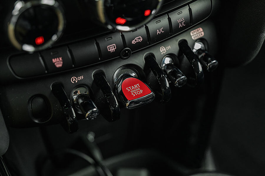 時不我予,2021顯然市場焦點不在鋼砲身上,光想湊齊三部新車居然要耗費這麼大的勁兒……