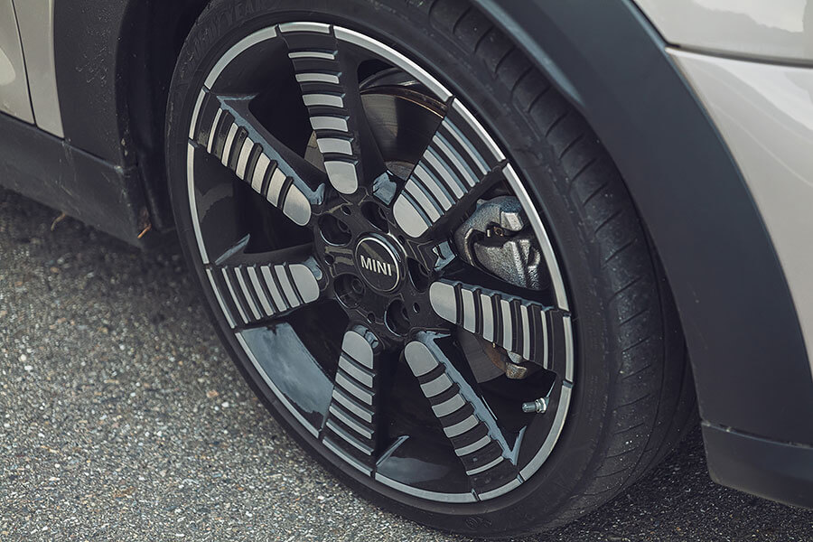 時不我予,2021顯然市場焦點不在鋼砲身上,光想湊齊三部新車居然要耗費這麼大的勁兒……