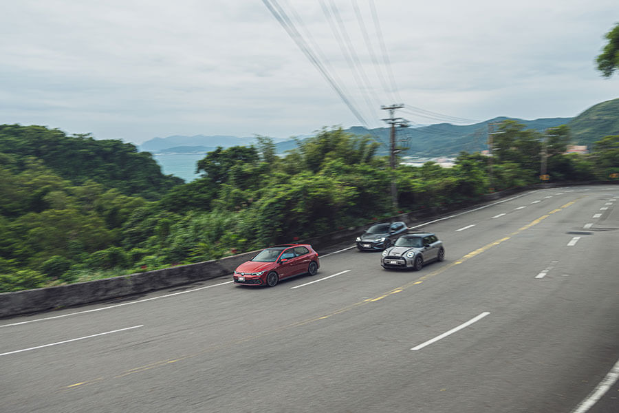 時不我予,2021顯然市場焦點不在鋼砲身上,光想湊齊三部新車居然要耗費這麼大的勁兒……