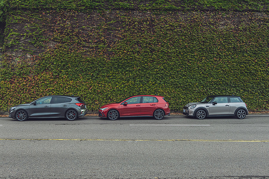 時不我予,2021顯然市場焦點不在鋼砲身上,光想湊齊三部新車居然要耗費這麼大的勁兒……