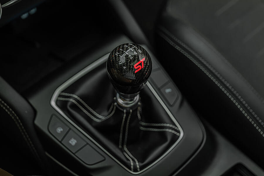 時不我予,2021顯然市場焦點不在鋼砲身上,光想湊齊三部新車居然要耗費這麼大的勁兒……