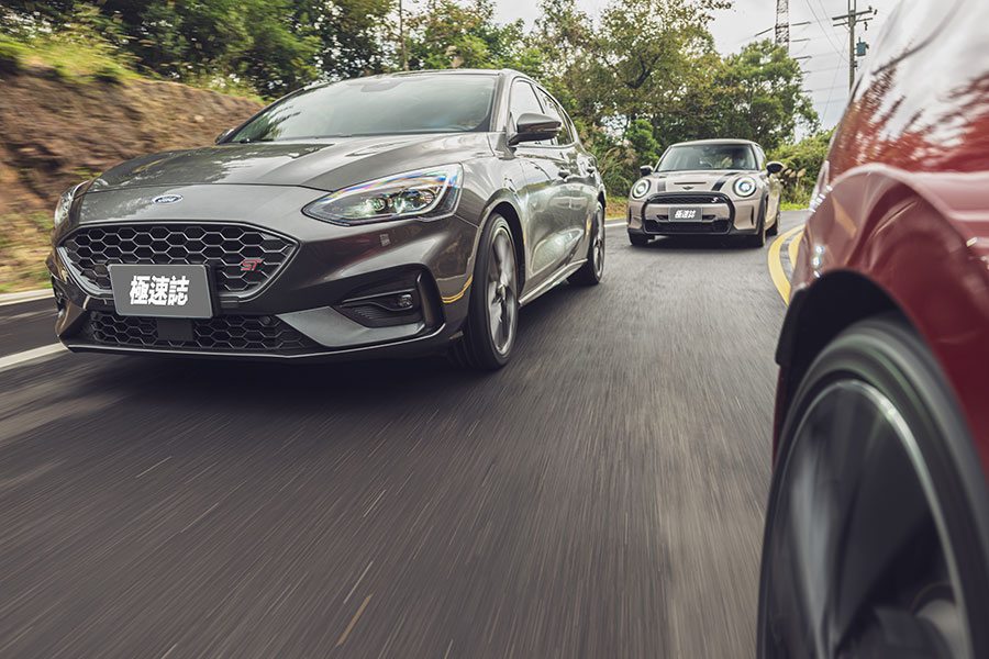 時不我予,2021顯然市場焦點不在鋼砲身上,光想湊齊三部新車居然要耗費這麼大的勁兒……