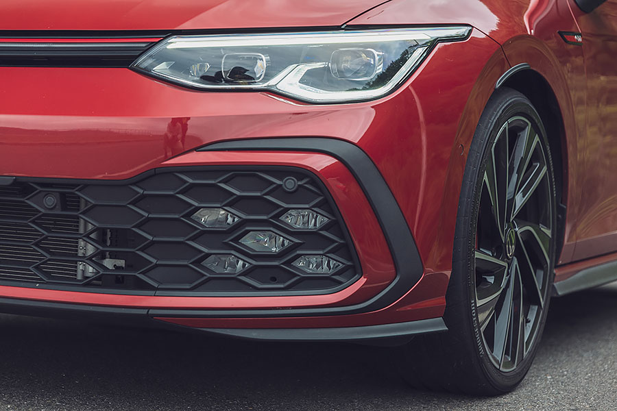 時不我予,2021顯然市場焦點不在鋼砲身上,光想湊齊三部新車居然要耗費這麼大的勁兒……