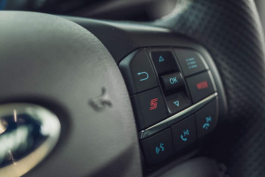 時不我予,2021顯然市場焦點不在鋼砲身上,光想湊齊三部新車居然要耗費這麼大的勁兒……