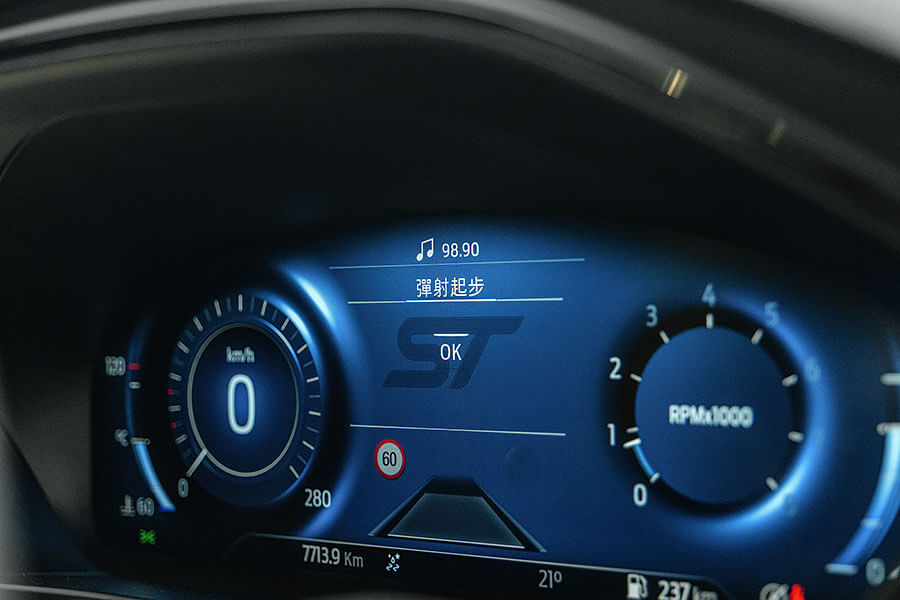 時不我予,2021顯然市場焦點不在鋼砲身上,光想湊齊三部新車居然要耗費這麼大的勁兒……