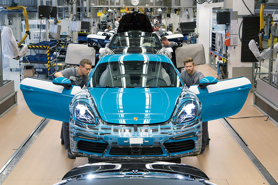 從最風光傑作,至到最慘淡低潮,這裡備妥你想知的一切,以及許多你不曾知道的保時捷逸聞軼事。