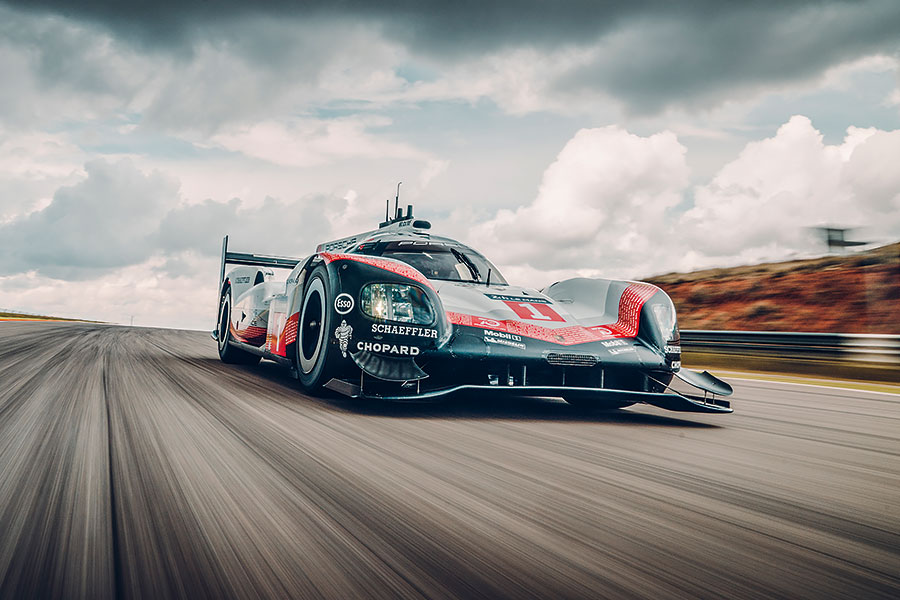 從最風光傑作,至到最慘淡低潮,這裡備妥你想知的一切,以及許多你不曾知道的保時捷逸聞軼事。