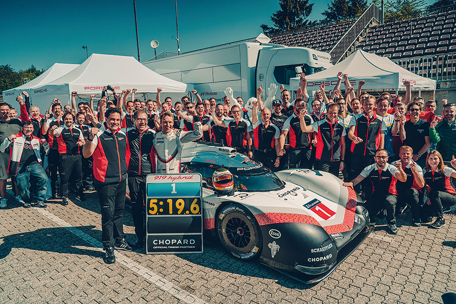 從最風光傑作,至到最慘淡低潮,這裡備妥你想知的一切,以及許多你不曾知道的保時捷逸聞軼事。