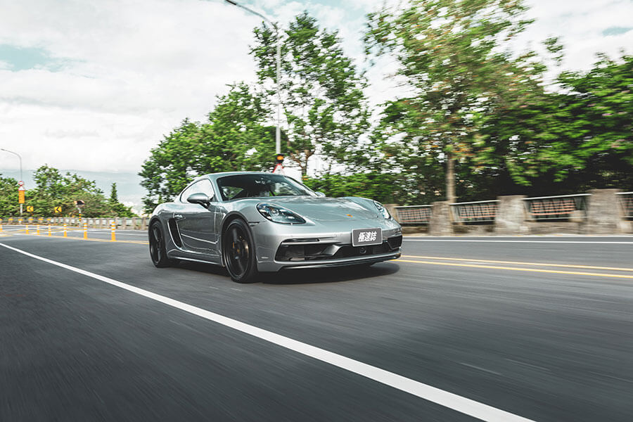 午後跑幾趟山,一處戶外古巴三明治收尾,凱門大鱷十足合乎我心。