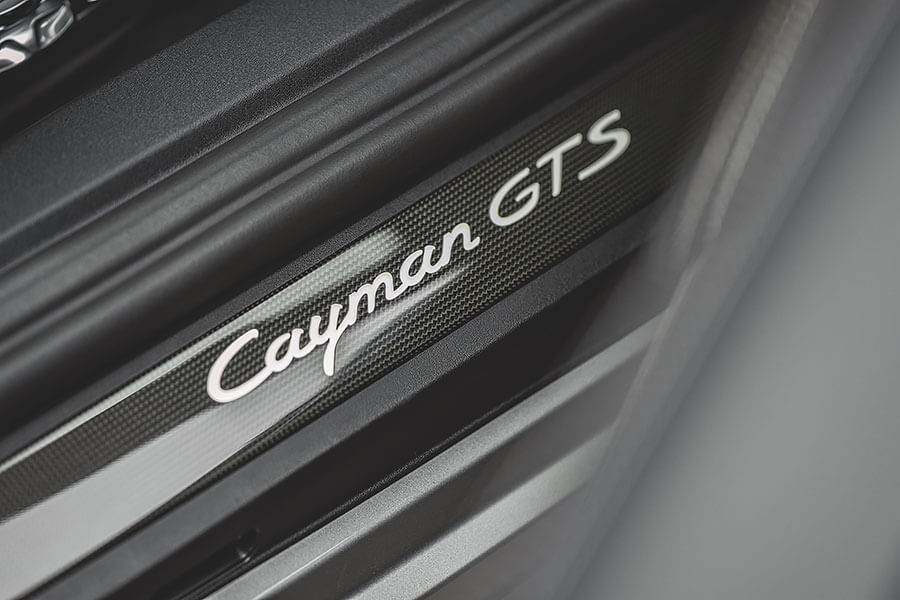 午後跑幾趟山,一處戶外古巴三明治收尾,凱門大鱷十足合乎我心。