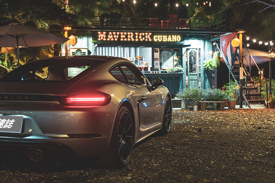 午後跑幾趟山,一處戶外古巴三明治收尾,凱門大鱷十足合乎我心。