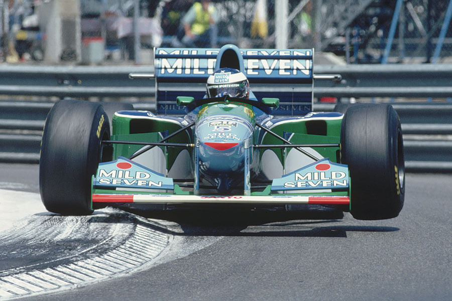 你是最偉大的在世汽車設計師，需要世上前所未見的最上乘V12，你會找誰幫忙呢？當然是Cosworth。