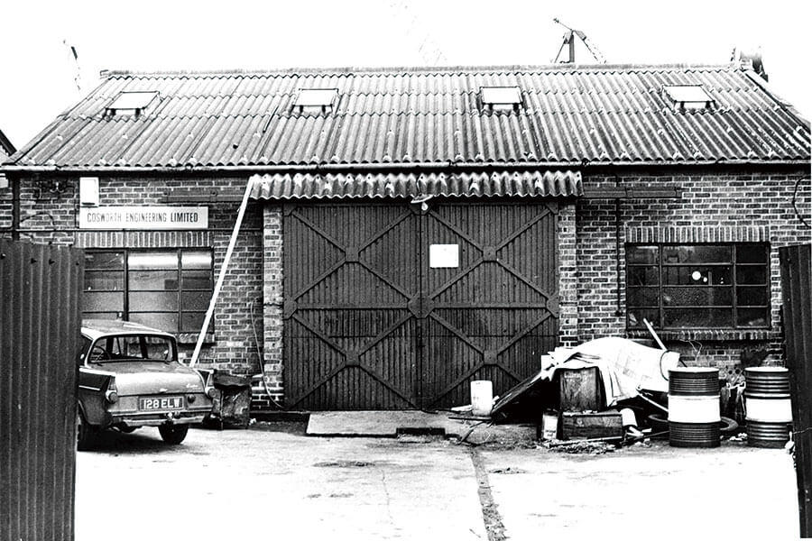 你是最偉大的在世汽車設計師，需要世上前所未見的最上乘V12，你會找誰幫忙呢？當然是Cosworth。