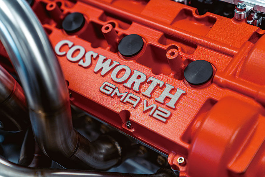 你是最偉大的在世汽車設計師，需要世上前所未見的最上乘V12，你會找誰幫忙呢？當然是Cosworth。