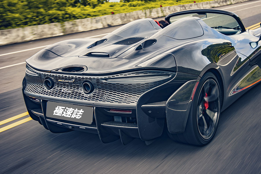 每個駕馭的動作都像在挑釁,你敢跟我一起瘋嗎?敢,那就來啊…..