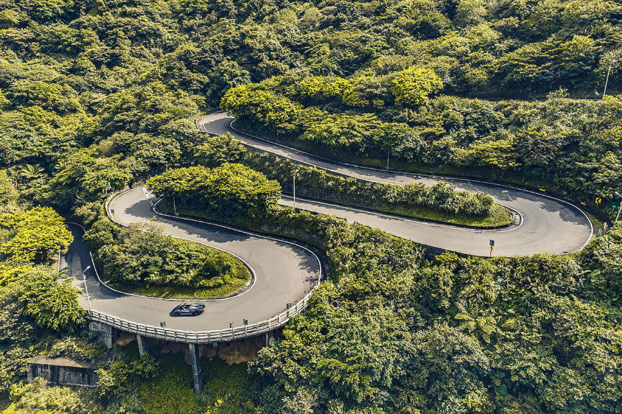 每個駕馭的動作都像在挑釁,你敢跟我一起瘋嗎?敢,那就來啊…..