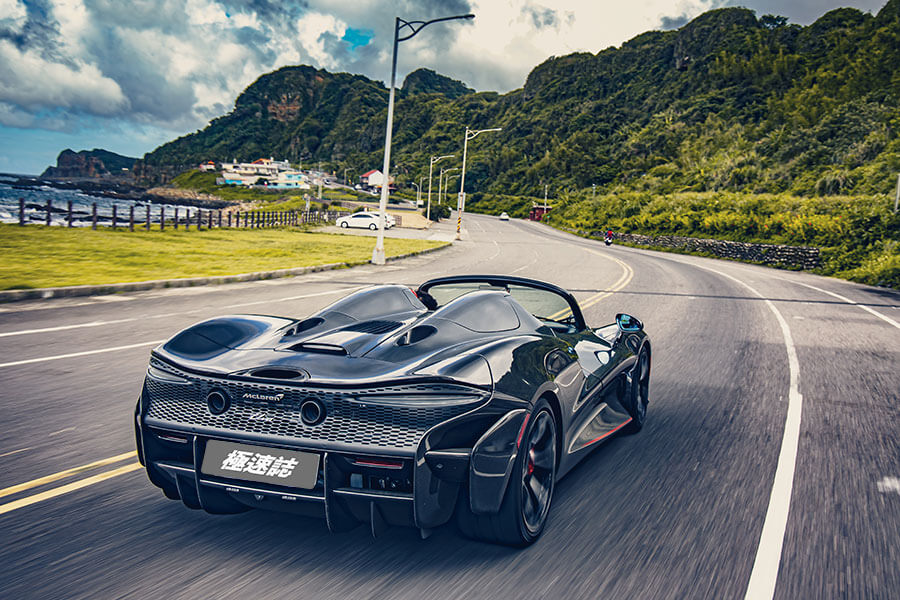 每個駕馭的動作都像在挑釁,你敢跟我一起瘋嗎?敢,那就來啊…..