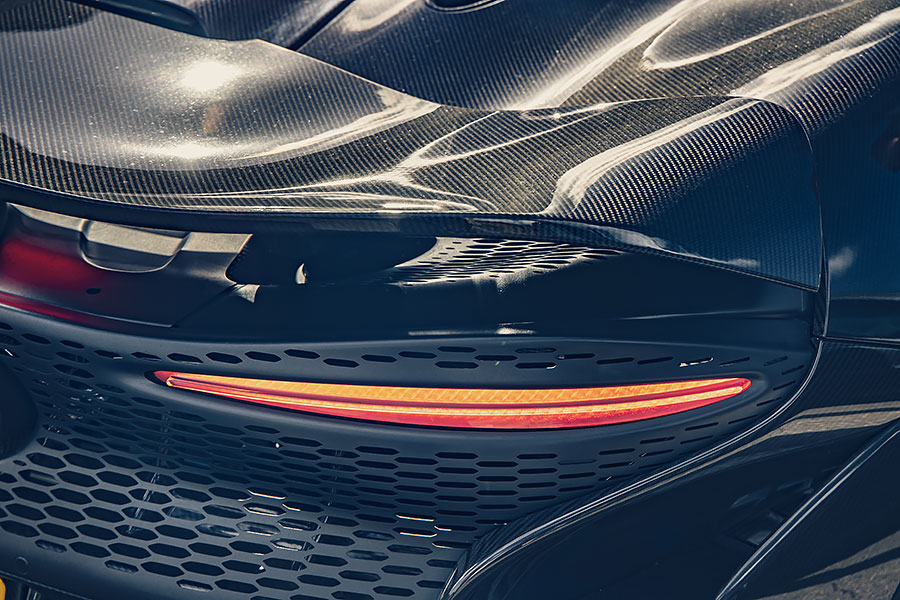 每個駕馭的動作都像在挑釁,你敢跟我一起瘋嗎?敢,那就來啊…..