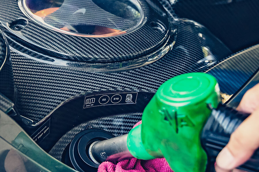 每個駕馭的動作都像在挑釁,你敢跟我一起瘋嗎?敢,那就來啊…..