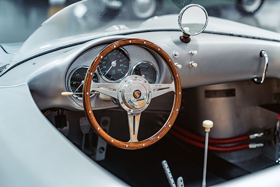 麥拉倫F1之父賣掉親生仔套現,用所得擴充世上最美妙的輕車收藏系列,各位有興趣加入導覽團一探究竟嗎?