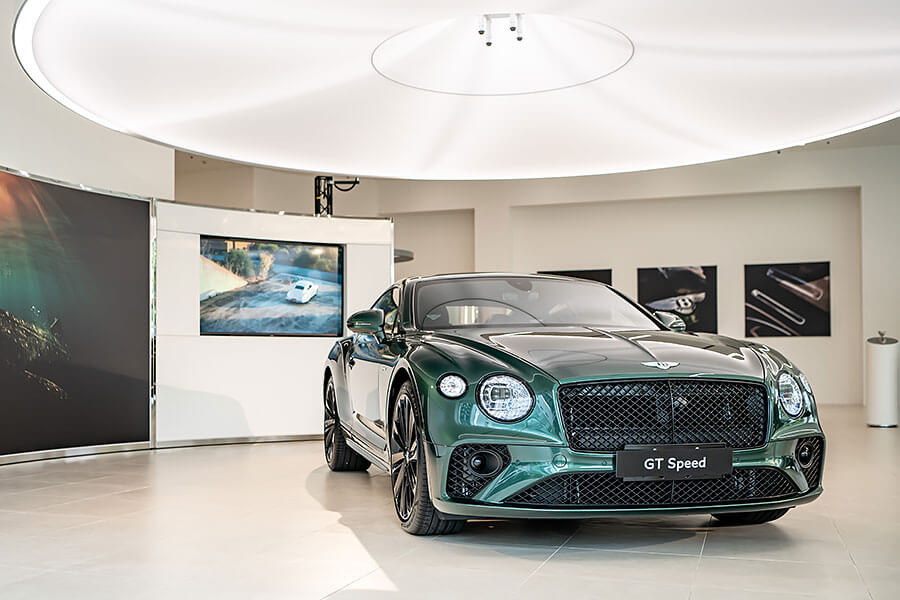 既然要追求極致駕馭樂趣,那又有什麼理由不選兼具豪華與性能的Speed車型呢?