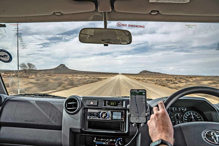 遠征南非最乾最熱人跡最罕至的未鋪裝道路,似乎不是慶祝七十大壽的典型活動,但Land Cruiser又豈是典型古來稀。