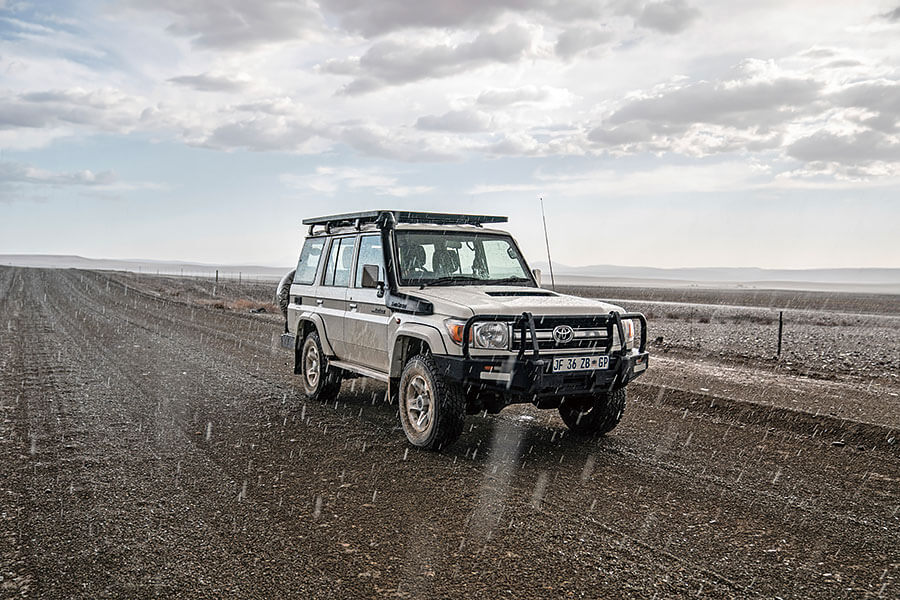 遠征南非最乾最熱人跡最罕至的未鋪裝道路,似乎不是慶祝七十大壽的典型活動,但Land Cruiser又豈是典型古來稀。