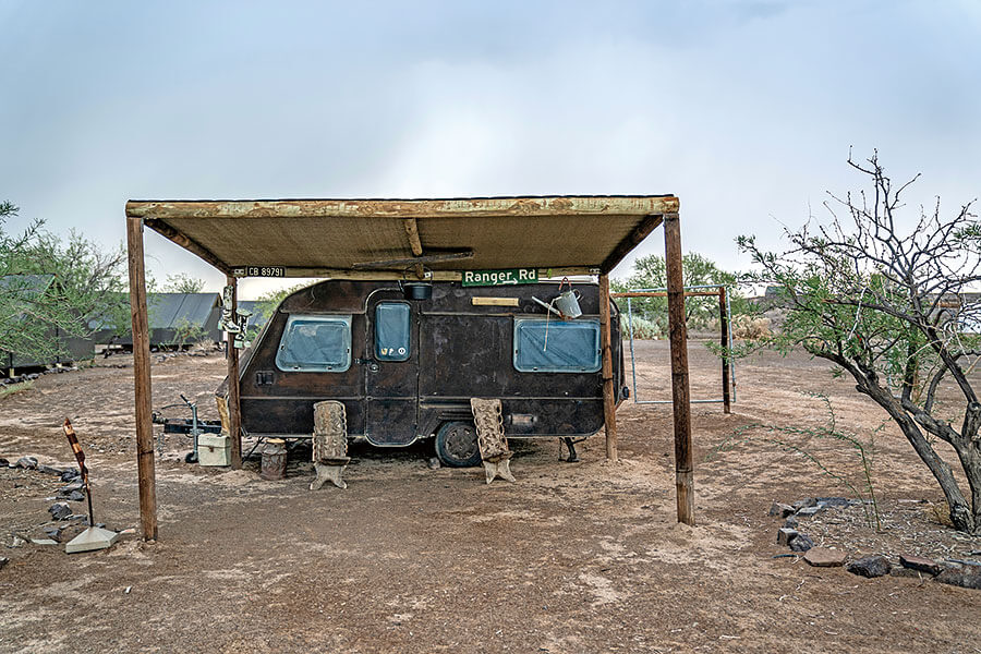 遠征南非最乾最熱人跡最罕至的未鋪裝道路,似乎不是慶祝七十大壽的典型活動,但Land Cruiser又豈是典型古來稀。
