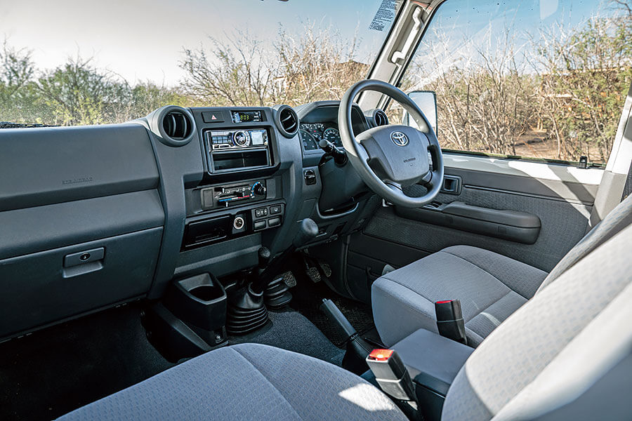 遠征南非最乾最熱人跡最罕至的未鋪裝道路,似乎不是慶祝七十大壽的典型活動,但Land Cruiser又豈是典型古來稀。