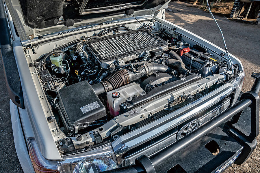 遠征南非最乾最熱人跡最罕至的未鋪裝道路,似乎不是慶祝七十大壽的典型活動,但Land Cruiser又豈是典型古來稀。