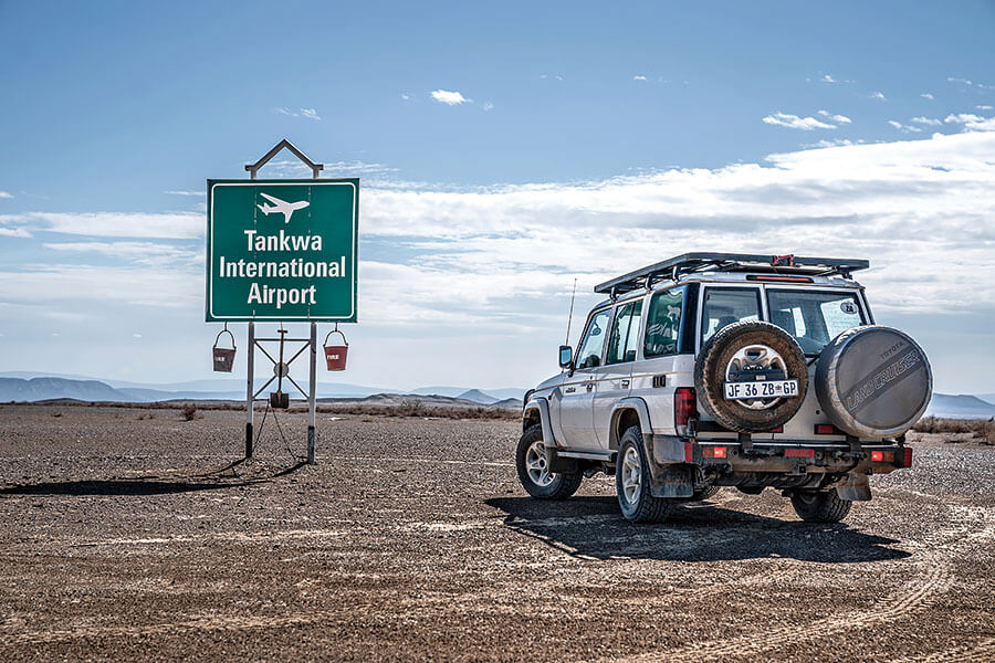 遠征南非最乾最熱人跡最罕至的未鋪裝道路,似乎不是慶祝七十大壽的典型活動,但Land Cruiser又豈是典型古來稀。