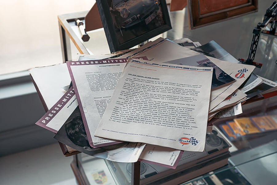 一看就知這個陣容鼎盛的南非汽車收藏系列不是男子漢的遊戲。她是醉心保時捷的發燒友,在斯圖加特以南擁有世上其中一個最令人讚嘆的珍藏系列。