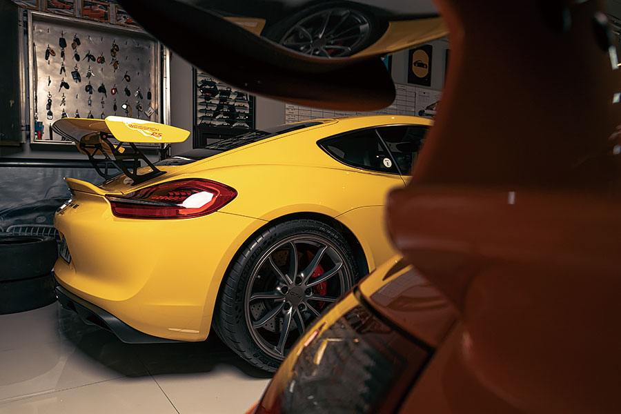 一看就知這個陣容鼎盛的南非汽車收藏系列不是男子漢的遊戲。她是醉心保時捷的發燒友,在斯圖加特以南擁有世上其中一個最令人讚嘆的珍藏系列。