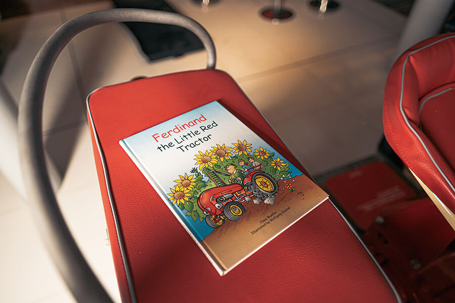 一看就知這個陣容鼎盛的南非汽車收藏系列不是男子漢的遊戲。她是醉心保時捷的發燒友,在斯圖加特以南擁有世上其中一個最令人讚嘆的珍藏系列。