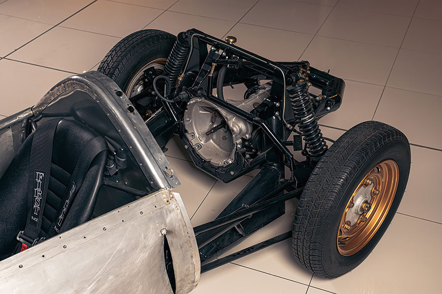 一看就知這個陣容鼎盛的南非汽車收藏系列不是男子漢的遊戲。她是醉心保時捷的發燒友,在斯圖加特以南擁有世上其中一個最令人讚嘆的珍藏系列。