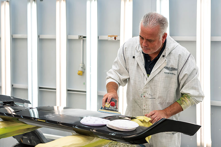 007請退開,是時候探索一下Aston Martin實實在在的絕密計劃。