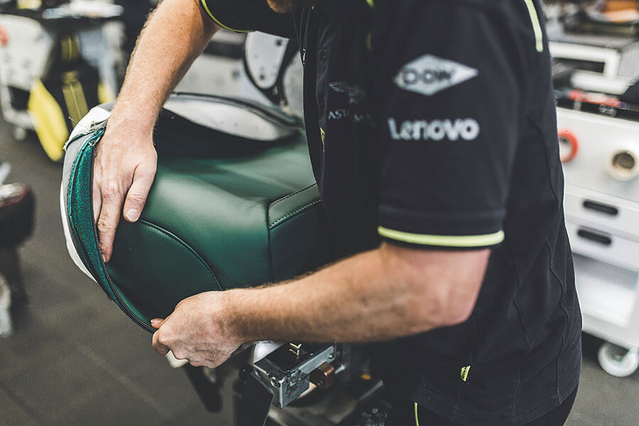 007請退開,是時候探索一下Aston Martin實實在在的絕密計劃。