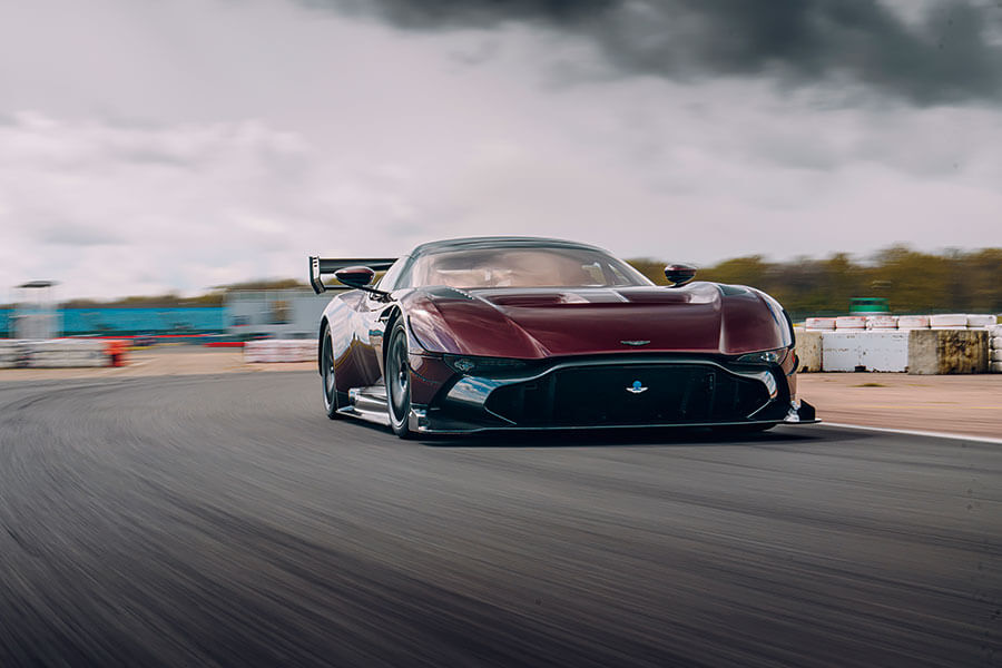 007請退開,是時候探索一下Aston Martin實實在在的絕密計劃。