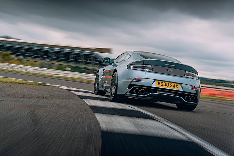 007請退開,是時候探索一下Aston Martin實實在在的絕密計劃。