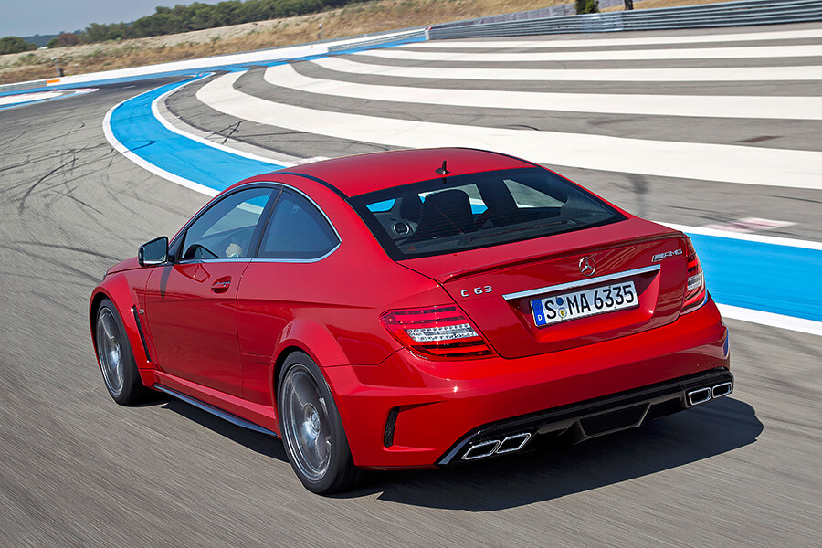 裝尾翼？還是不裝尾翼？以下九個車款就交給你來做決定！