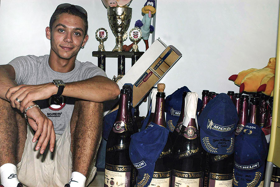 伍茲;阿里;冼拿……羅西?隨著MotoGP最偉大的表演者高掛車靴,最熟悉其人其事的專家欲問一聲是甚麼令他如此特出?