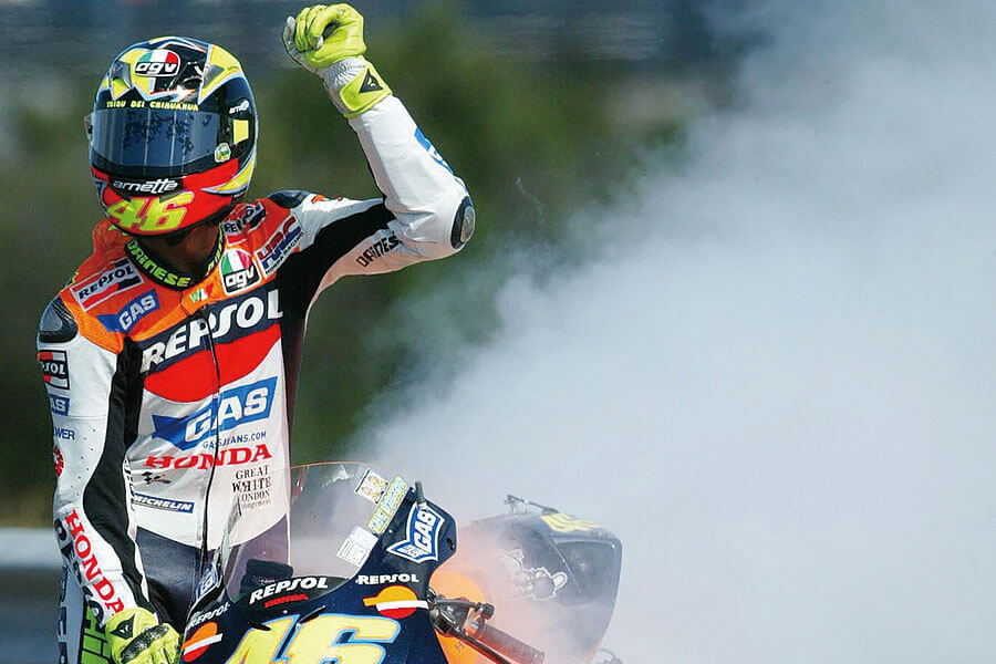 伍茲;阿里;冼拿……羅西?隨著MotoGP最偉大的表演者高掛車靴,最熟悉其人其事的專家欲問一聲是甚麼令他如此特出?