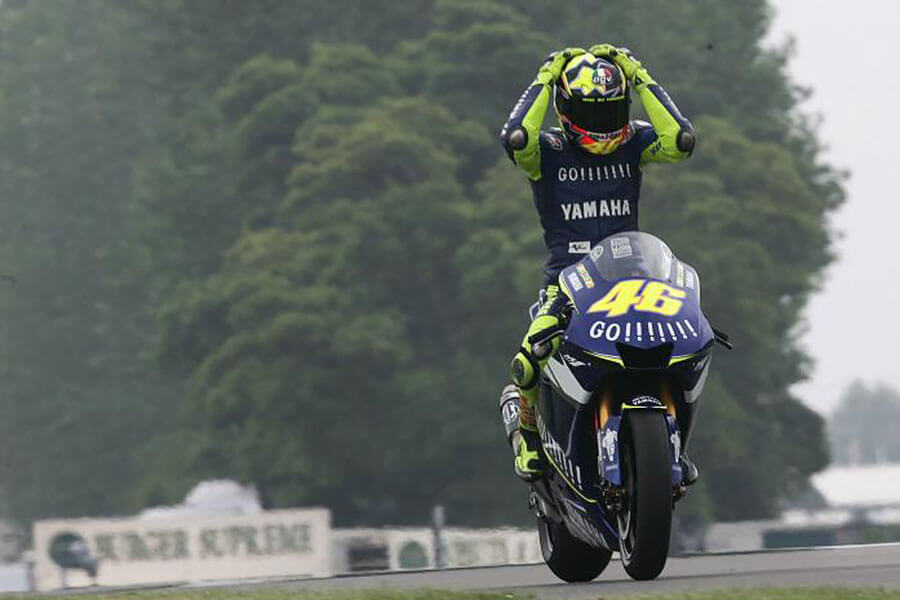 廿五載屹立頂端會風雲。