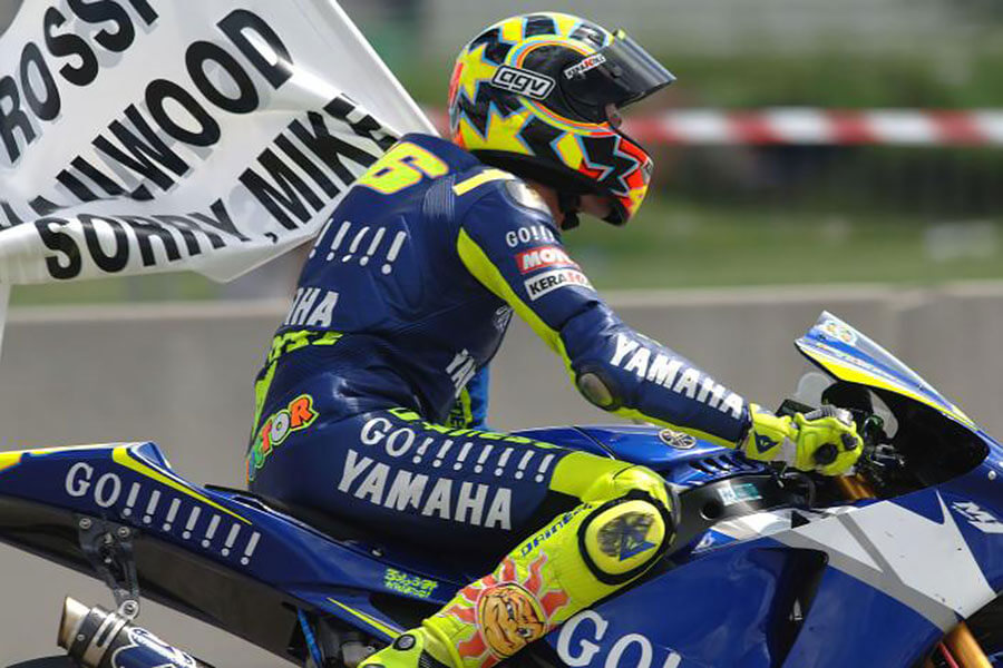 廿五載屹立頂端會風雲。