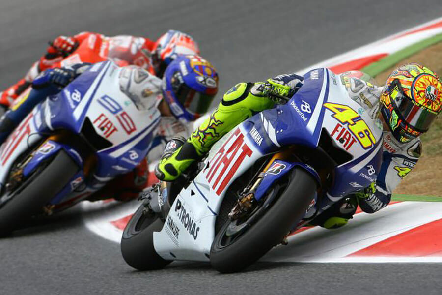 廿五載屹立頂端會風雲。