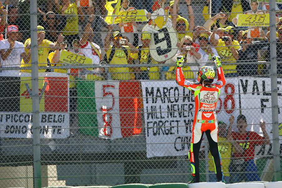 廿五載屹立頂端會風雲。