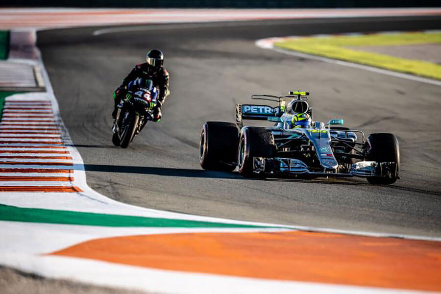 廿五載屹立頂端會風雲。