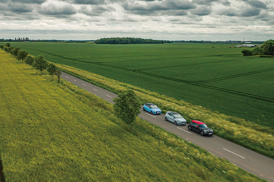 令人神往的福特Fiesta ST實在太無敵,幾乎所有對手都為之退避三舍,Mini修訂版和全新超級現代有本事拉長勝將軍下馬乎?