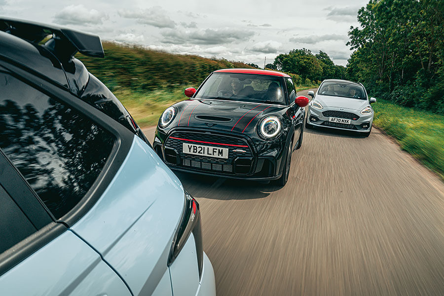 令人神往的福特Fiesta ST實在太無敵,幾乎所有對手都為之退避三舍,Mini修訂版和全新超級現代有本事拉長勝將軍下馬乎?